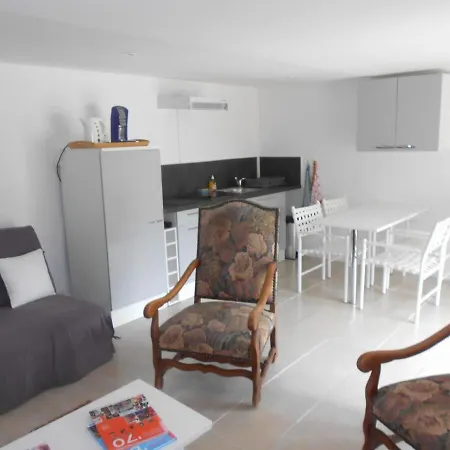 Longere De Charme, Independante * Auverse