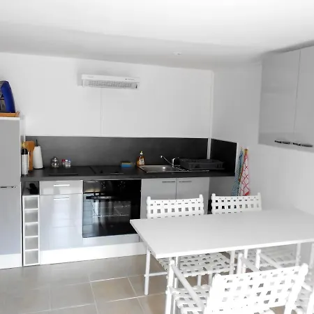 Longere De Charme, Independante *