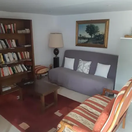 Longere De Charme, Independante