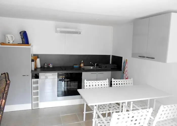 Longere De Charme, Independante *