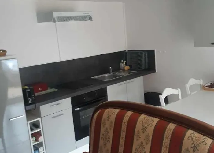 Longere De Charme, Independante * Auverse