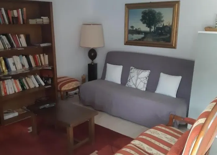 Longere De Charme, Independante